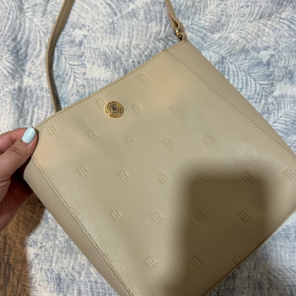 Tommy Hilfiger Beige Shoulder Bag - Picture 1 of 5
